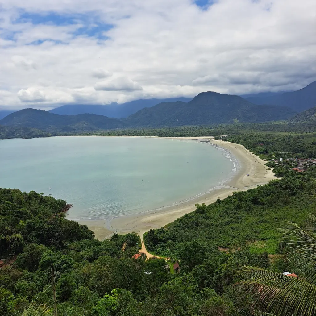 Praias do Estaleiro, Ubatumirim e Justa observadas a partir do Mirante da Chica em Ubatuba.